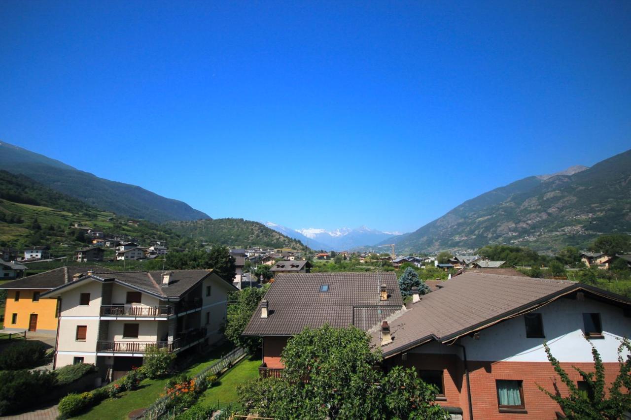 Hotel L'Adret Gressan Esterno foto
