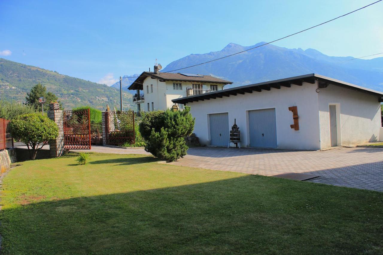 Hotel L'Adret Gressan Esterno foto
