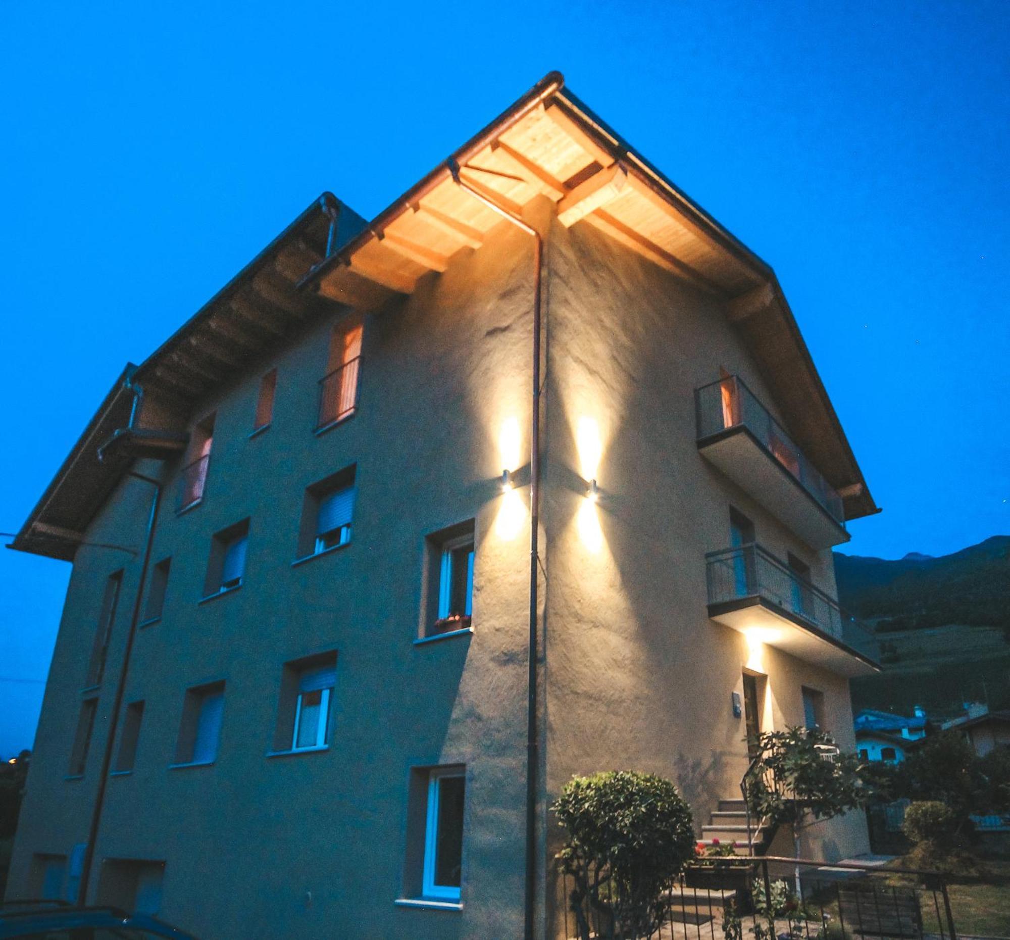 Hotel L'Adret Gressan Esterno foto