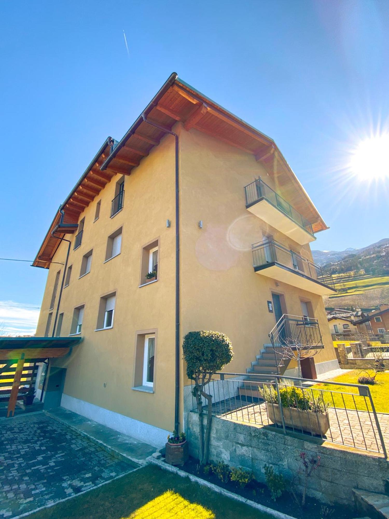 Hotel L'Adret Gressan Esterno foto